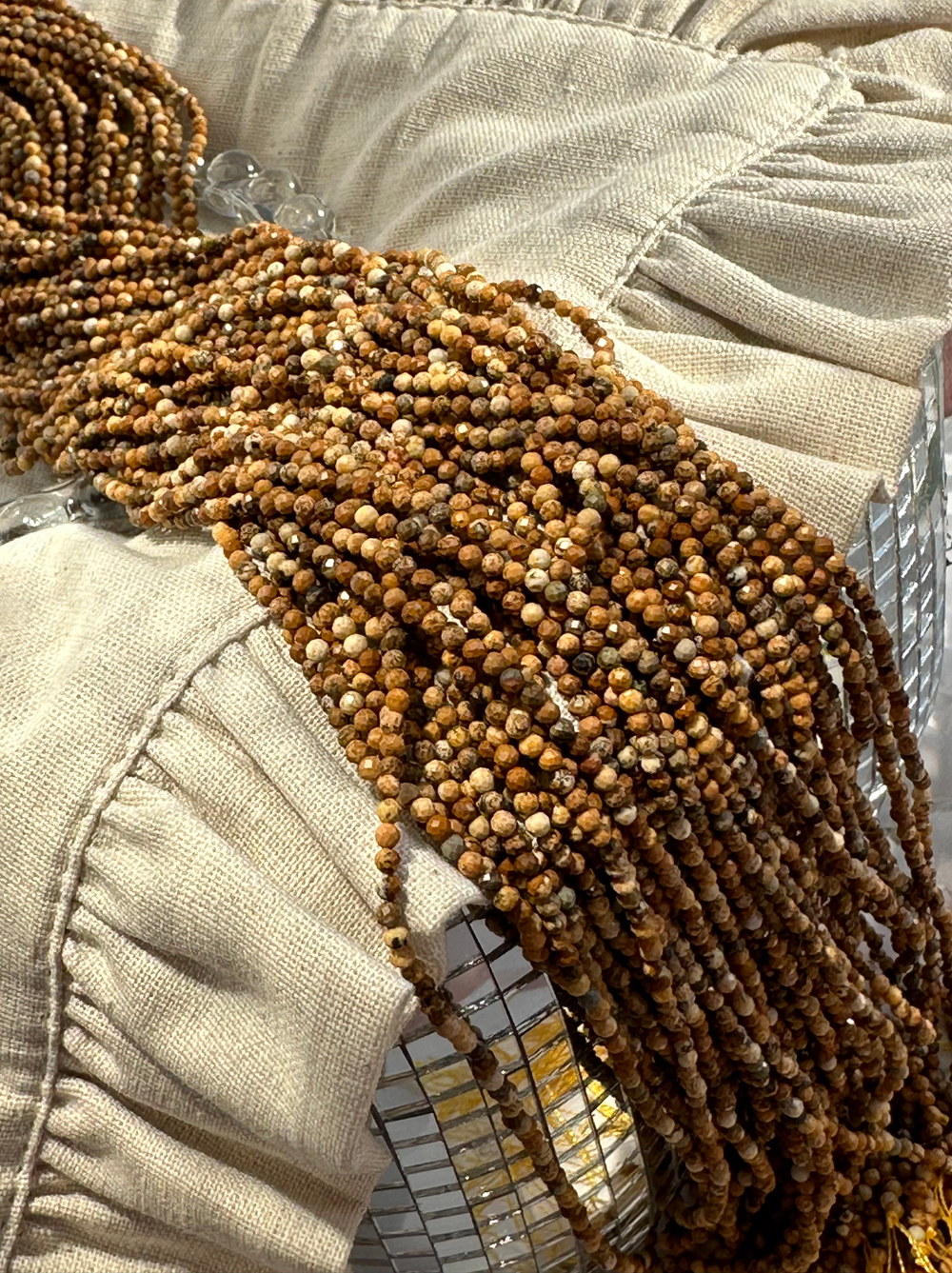 Нить бусин из яшмы 2,2мм, огранка