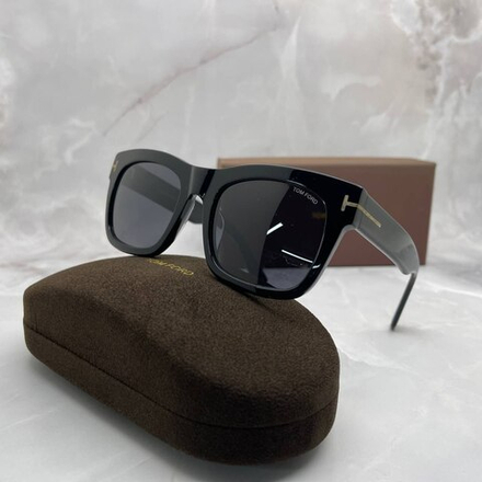 Солнцезащитные очки Tom Ford