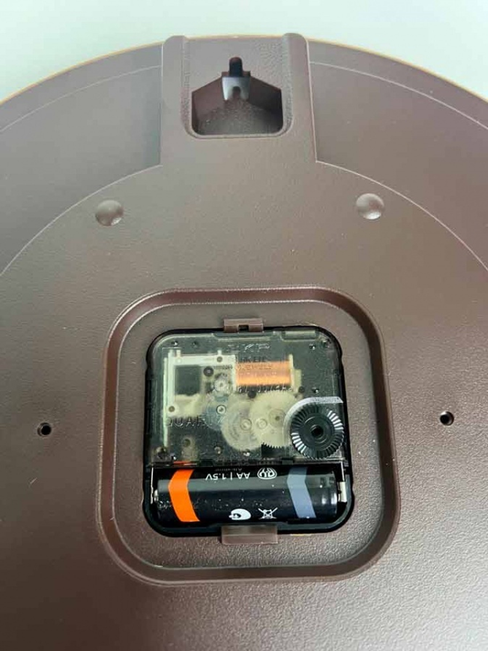 Настенные часы Seiko QXA153BN