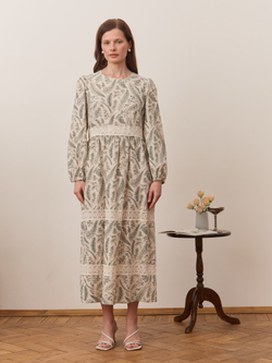 Платье с кружевными вставками