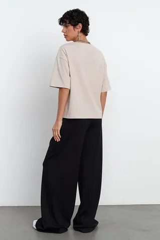 Футболка свободная серо-бежевого цвета