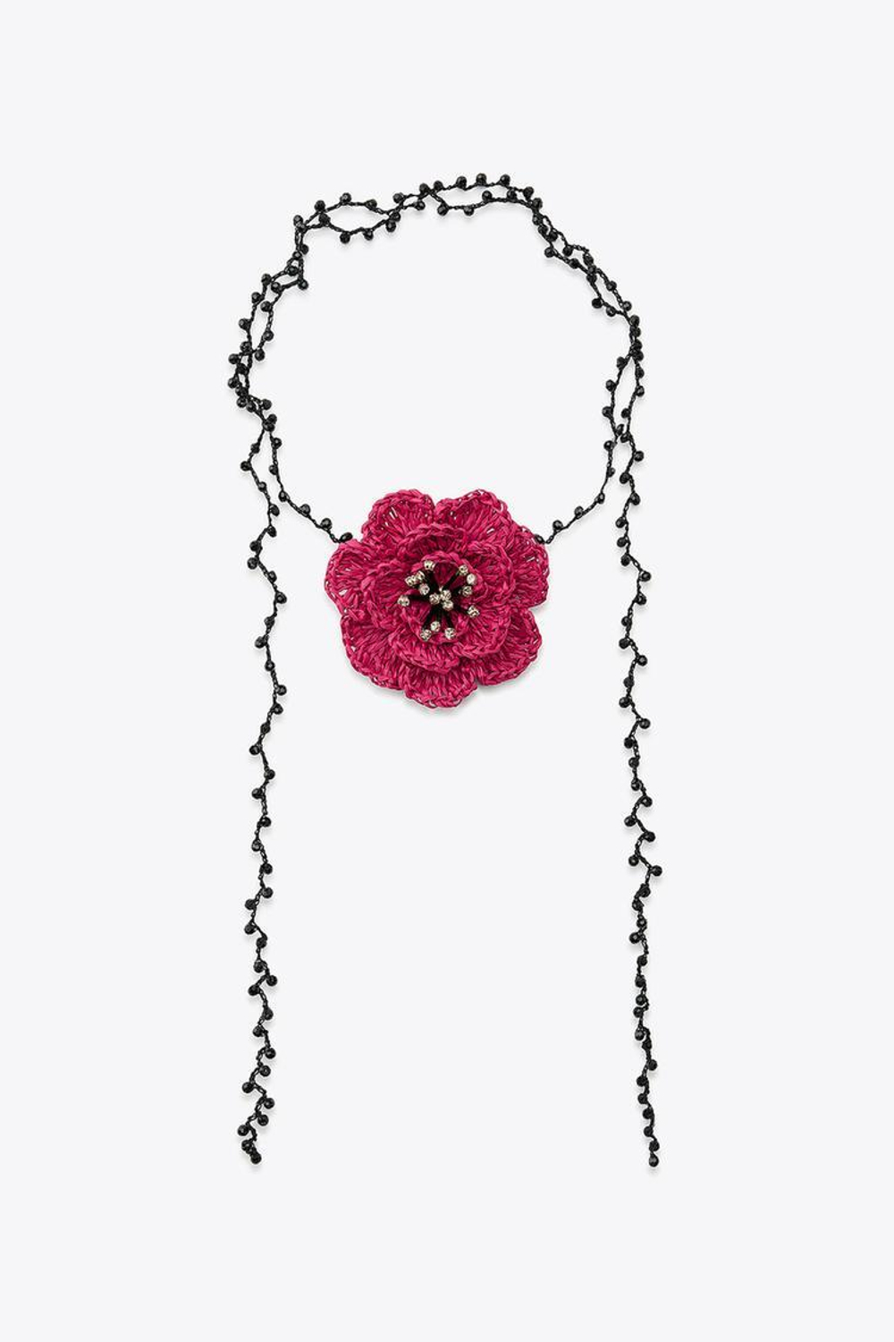 ZARA ОЖЕРЕЛЬЕ С ЦВЕТКОМ ИЗ РАФИИ И СТРАЗАМИ, ЦВЕТ ФУКСИИ