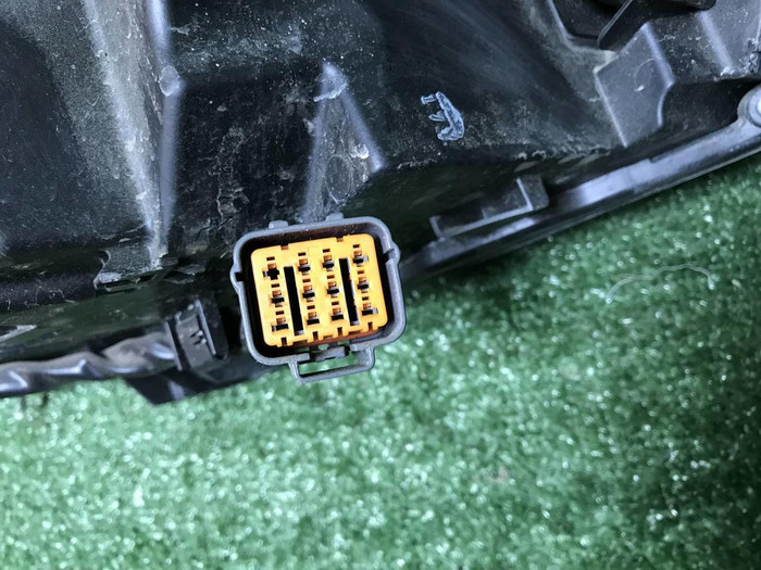 Битая Фара левая Subaru Outback 6 (2019-2022) LED