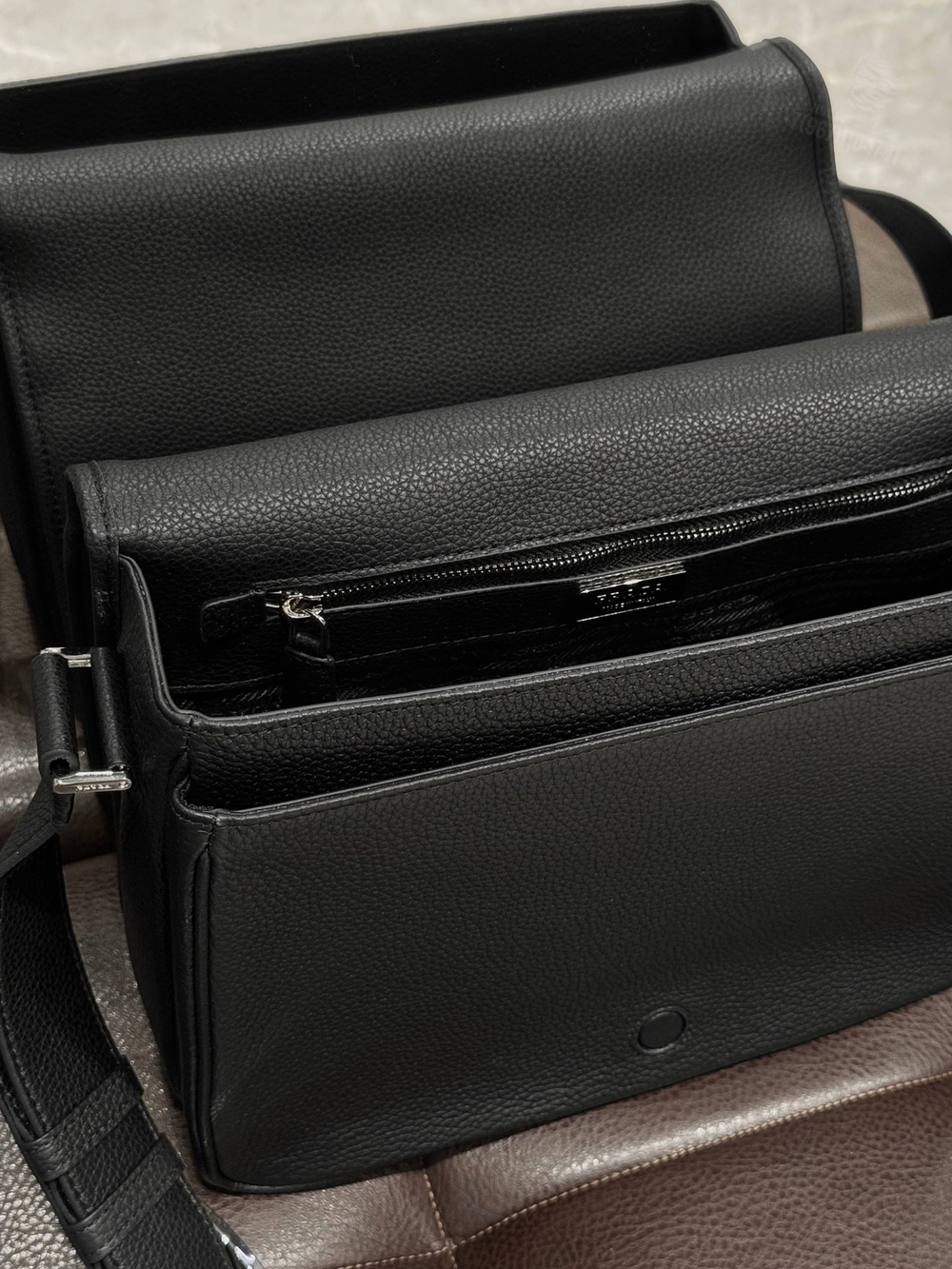 Сумка через плечо Prada