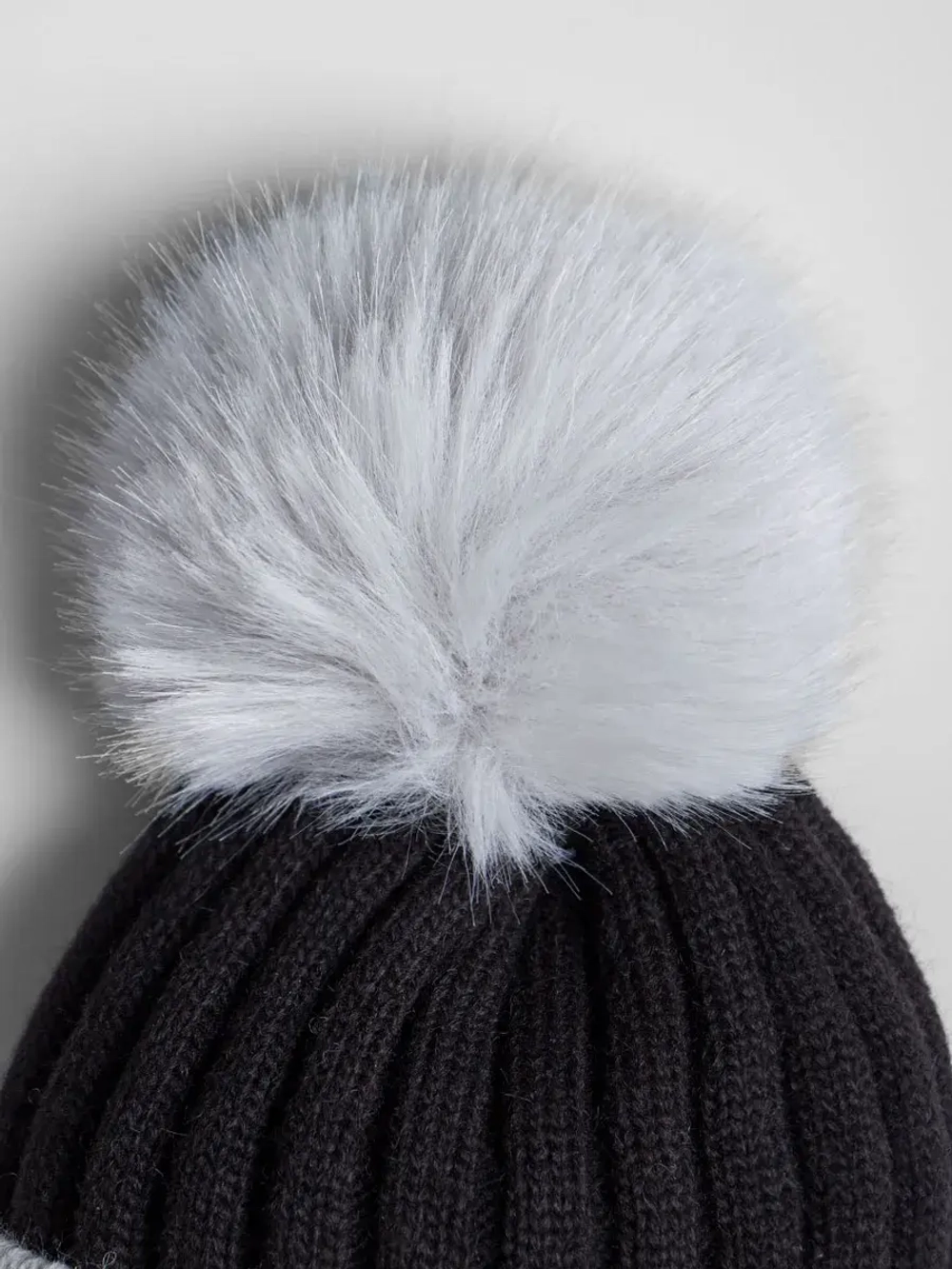 Шапка зимняя для девочки с помпоном и снуд