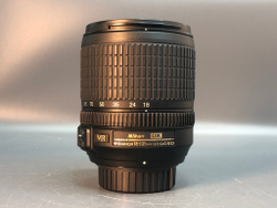 Nikon 18-105mm 3.5-5.6G ED присутствует царапина на передней линзе