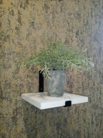 Полка настенная маленькая на кронштейне