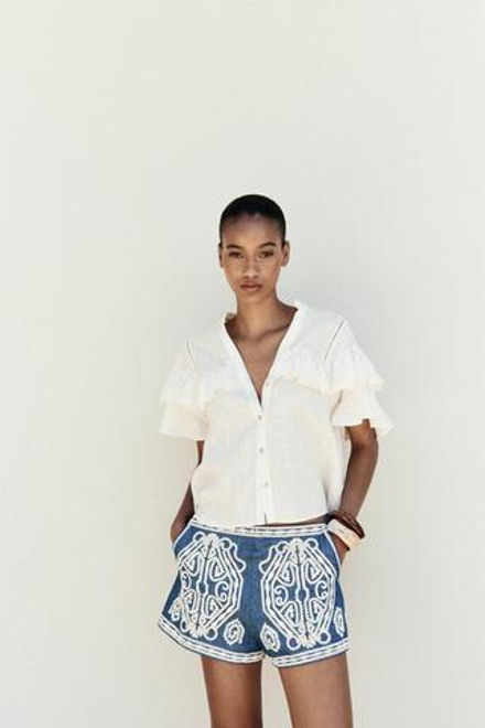 ZARA БЛУЗА С КОРОТКИМИ РУКАВАМИ И ВОЛАНАМИ, БЕЛЫЙ