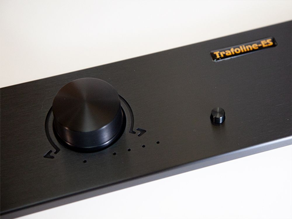 лицевая панель из фрезерованного алюминия для лампового усилителя