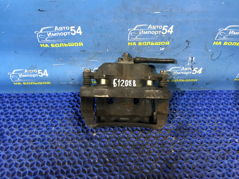 Суппорт тормозной передний левый NISSAN ELGRAND 1997-2002