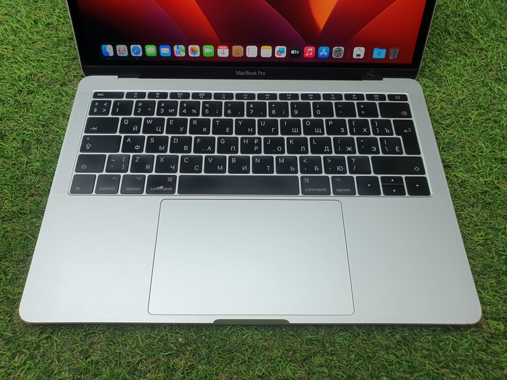 MacBook Pro 13 (2017, два порта Thunderbolt 3) i5/8Gb