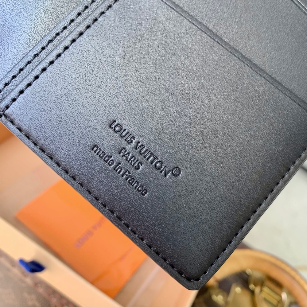 Louis Vuitton Brazza Wallet