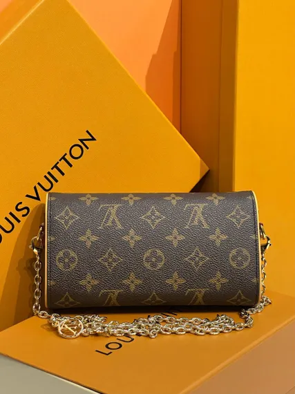 Клатч Louis Vuitton Camille