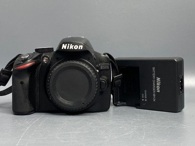 Nikon D3200 Body 14.200 кадров