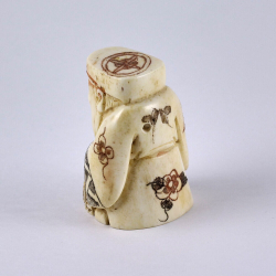 Нэцкэ Дзюродзин с корзиной карпов