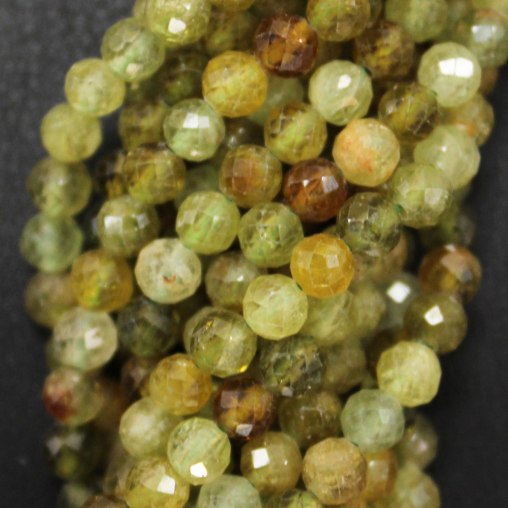 Гранат зеленый А юв огр бусины 4мм