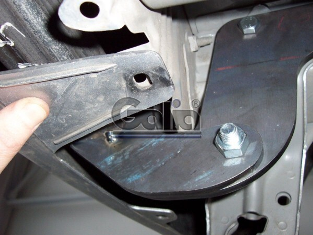Фаркоп оцинкованный Galia T057A для Toyota Yaris 2005-2014(паспорт и сертификат в комплекте)(без электрики)