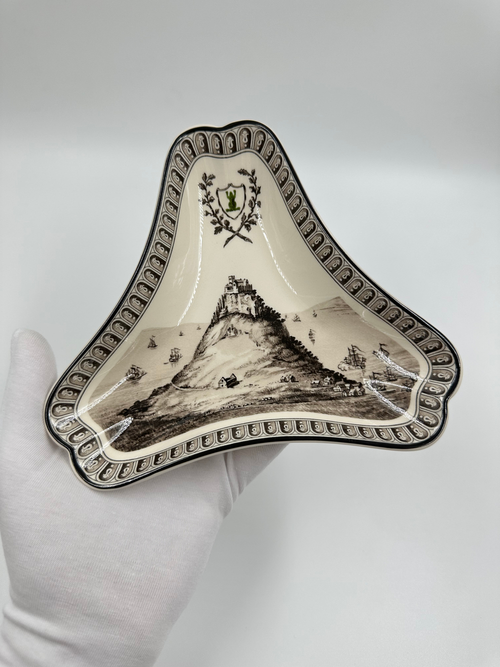 Блюдо Wedgwood «Зелёная лягушка»
