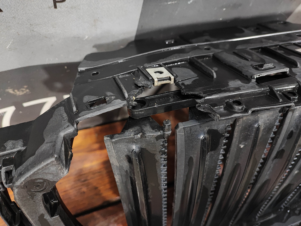 Решетка радиатора BMW X3 (G01) 17-21 Б/У Оригинал 51137497227