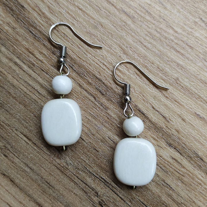 Серьги Камешек, дерево, цвет белый, 13x25 мм 314204