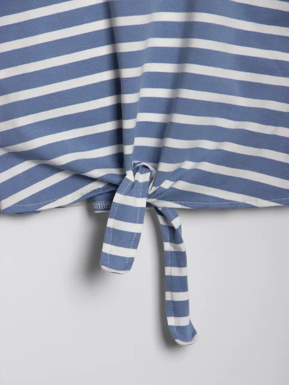 Голубой костюм для девочки на лето в полоску
