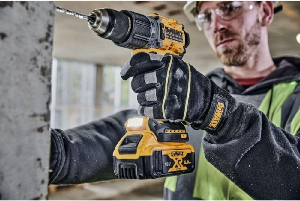 Дрель-шуруповерт аккумуляторная DeWALT DCD 805 P2T DCD805P2T-QW