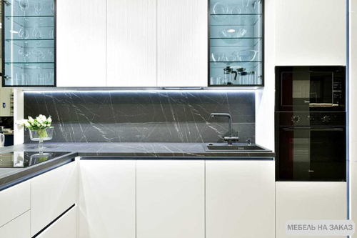 Стильная кухня с барной стойкой