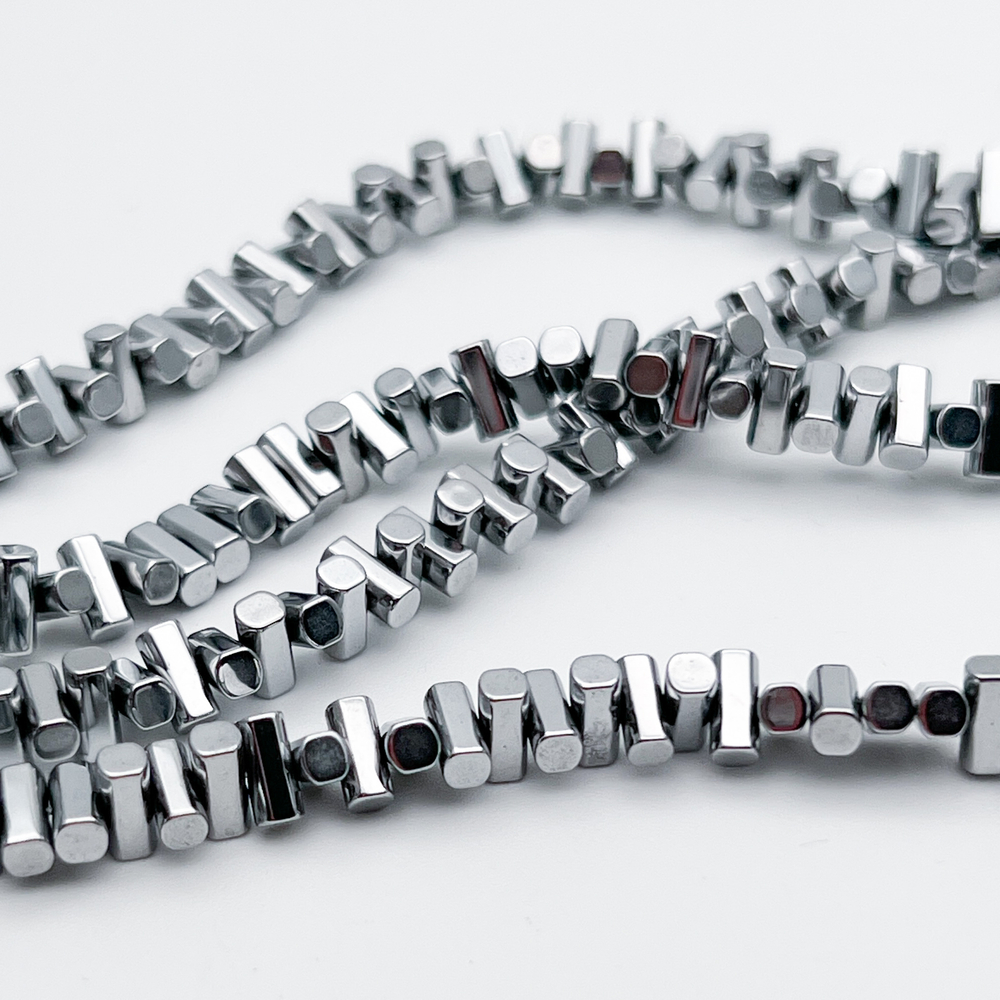 Гематит (имитация), цвет серебристый, размер около 3*6,5 мм, цена за отрезок 19 см (1/2 нити)