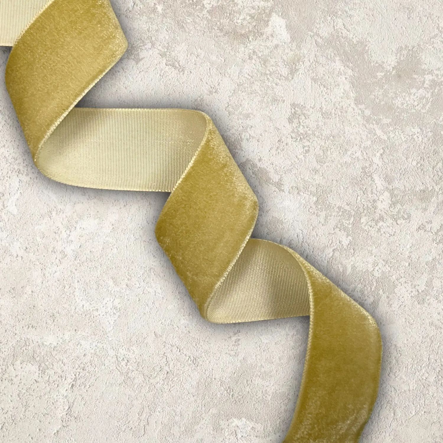 бархатная лента ,2,5см , цвет песочный (1м)