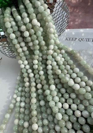 Нить бусин из тонированного кварца 8мм, гладкие