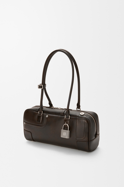 Loewe Укороченная сумка Panta Amazona 31 из блестящей телячьей кожи, темно-коричневый