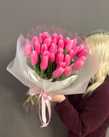 Букет с 33 розовыми тюльпанами