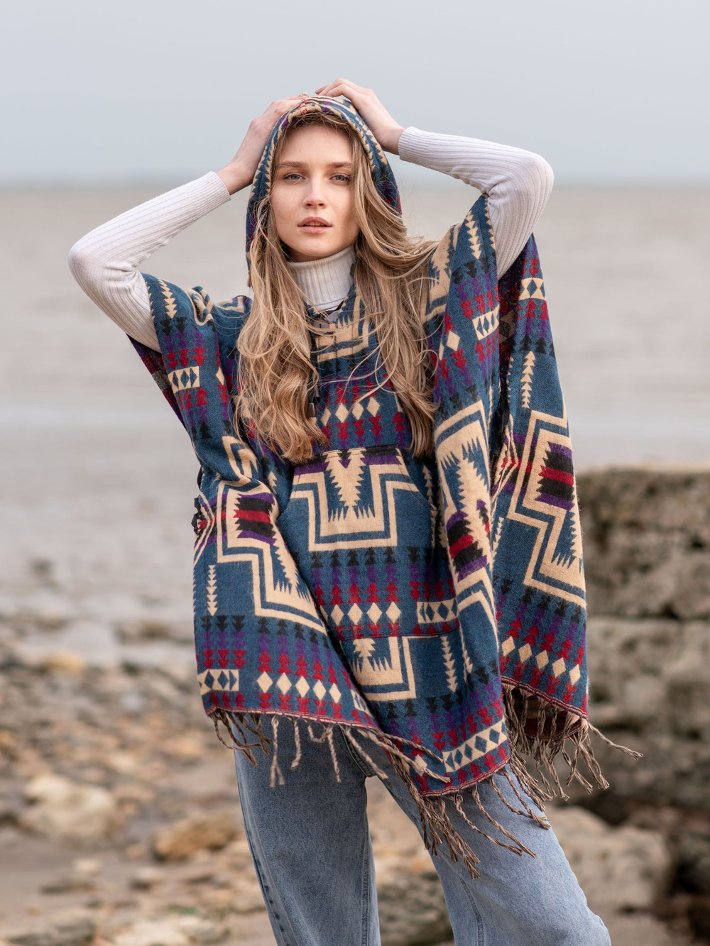Пончо теплое с орнаментом Навахо