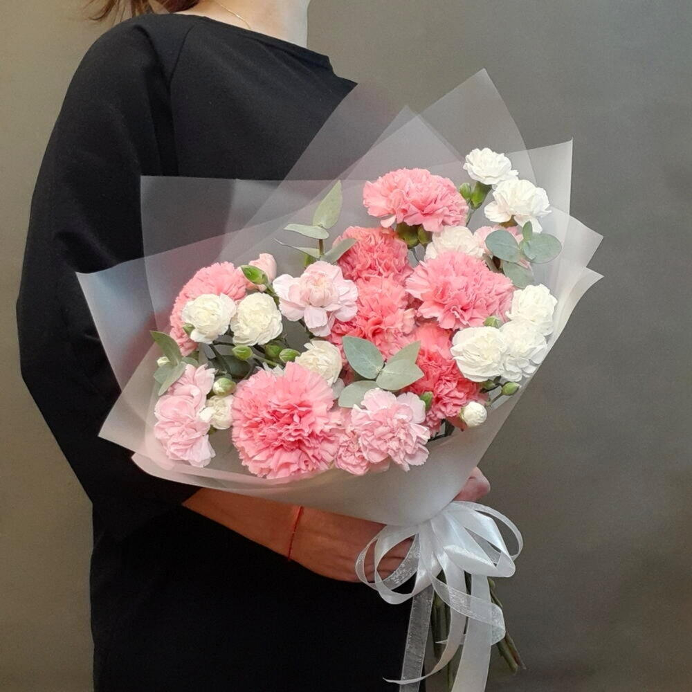 Сборный букет из 15 гвоздик разных сортов