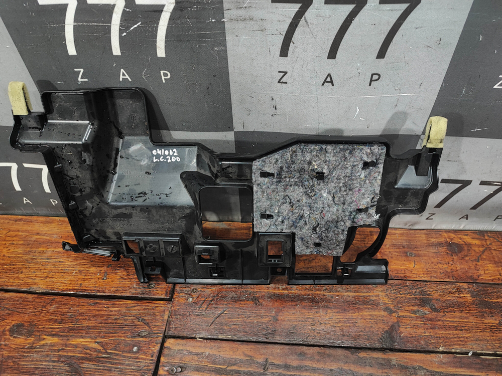 Накладка торпедо левая Toyota Land Cruiser 200 07-15 Б/У Оригинал 5560660080