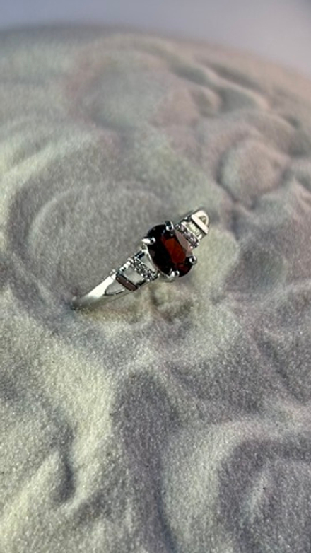 Кольцо с чарующим Гранатом
