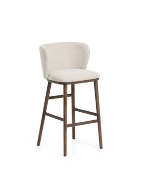 Барный стул Ciselia из бежевого шенилла с ножками из ясеня в отделке орех