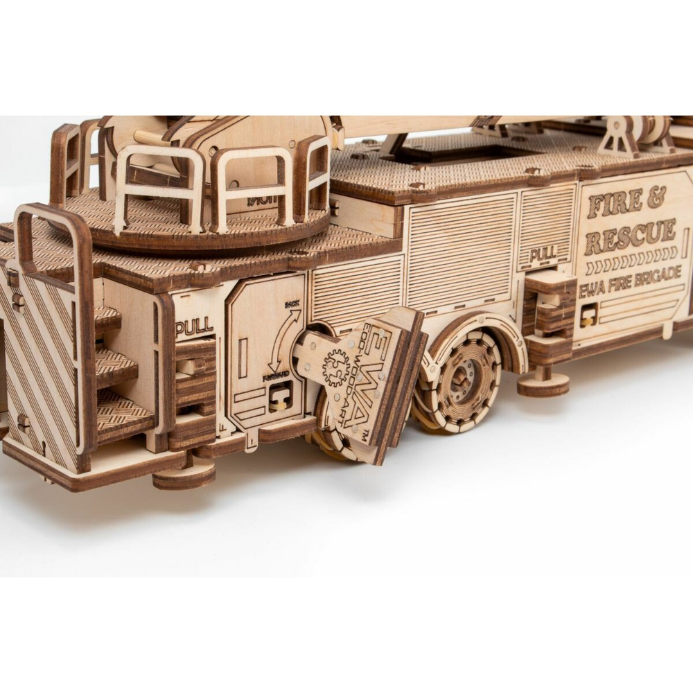 Пожарная машина с выдвижной вращающейся лестницей от EWA - Деревянный конструктор, сборная модель, 3D пазл