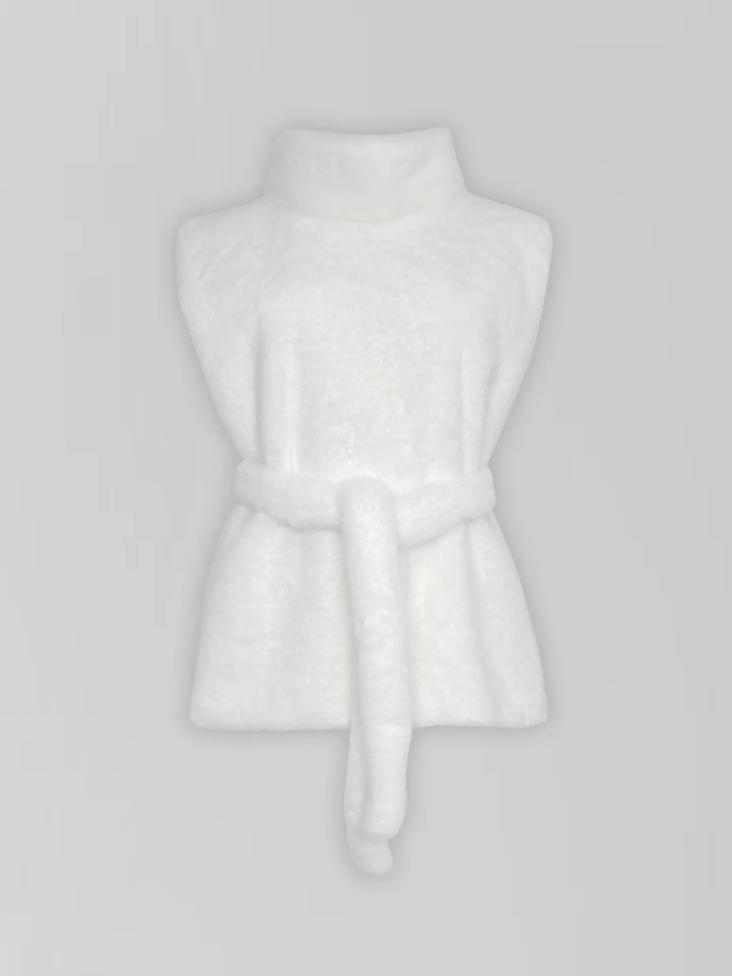 Жилетка Анжелика однотонная меховая с высоким горлом и поясом