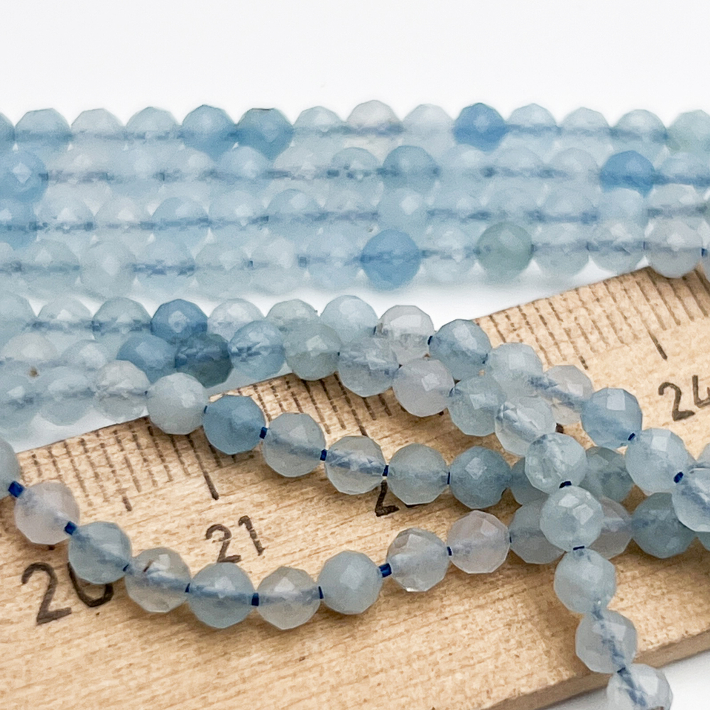 Аквамарин граненый бусины, размер около 3,5-3,7 мм, цена за отрезок 19 см (1/2 нити)