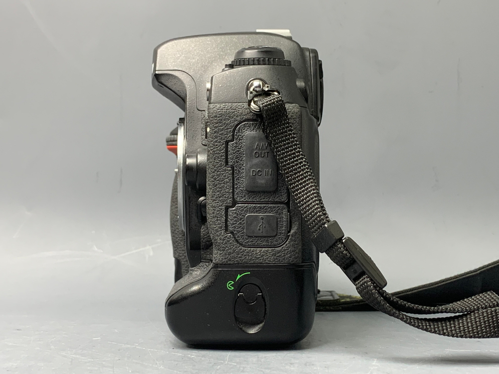 Nikon D2X 43000 кадров