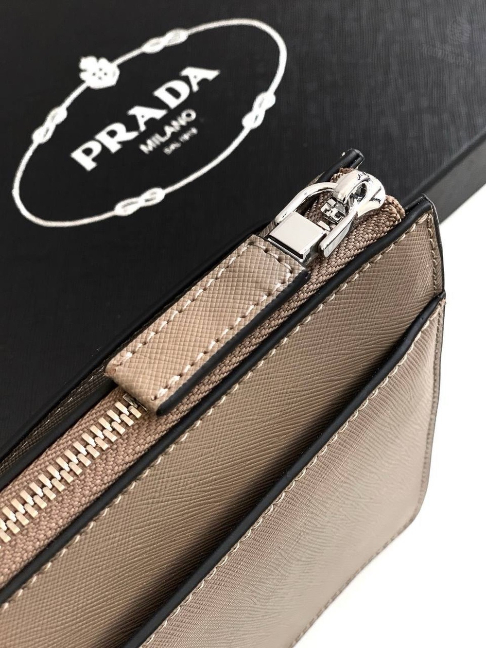 Клатч Prada