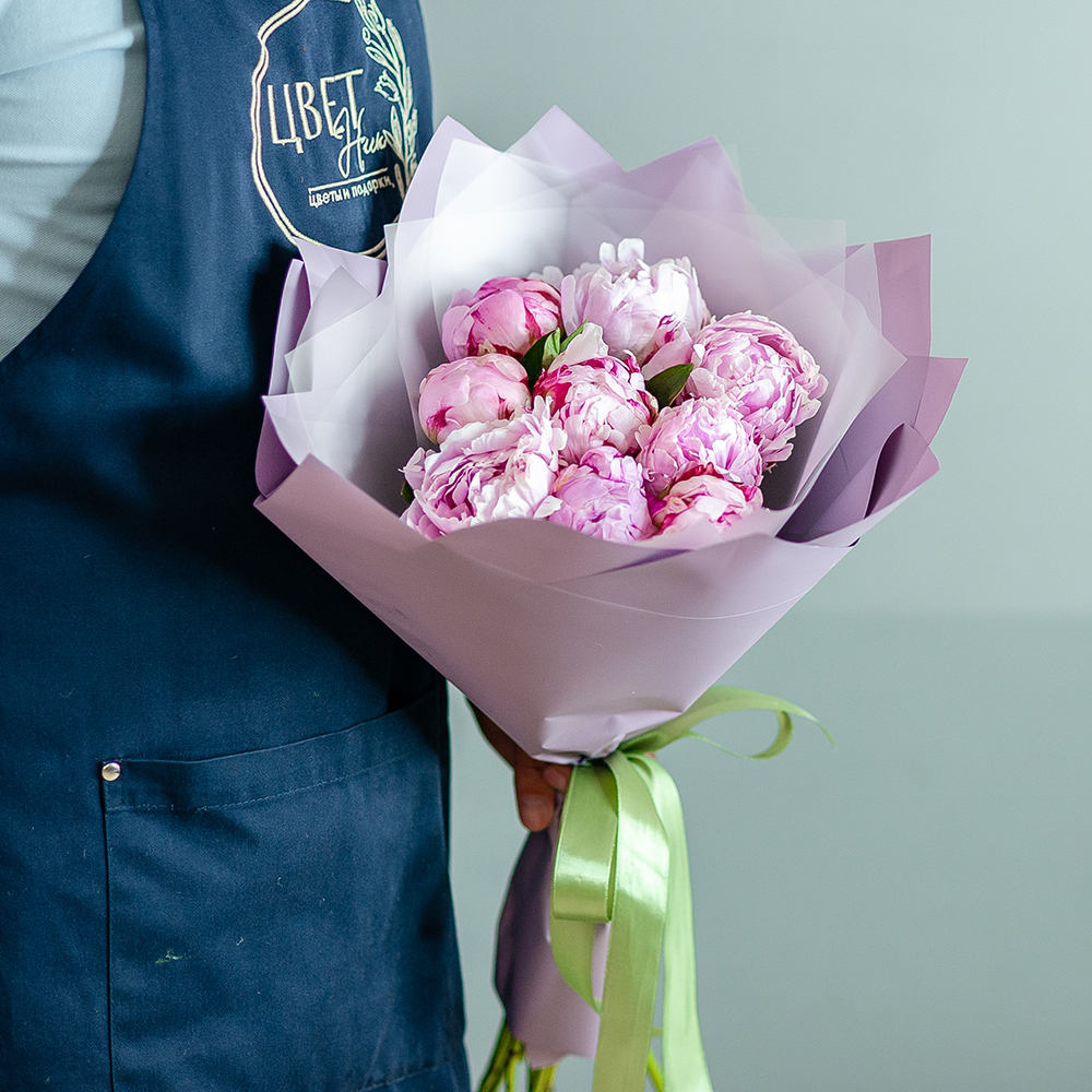 Букет из 9 розовых пионов Сара Бернар