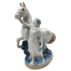 Бессарабова Н. И. Колхозница с конем. Керамика, роспись, позолота. Гжель, 1950