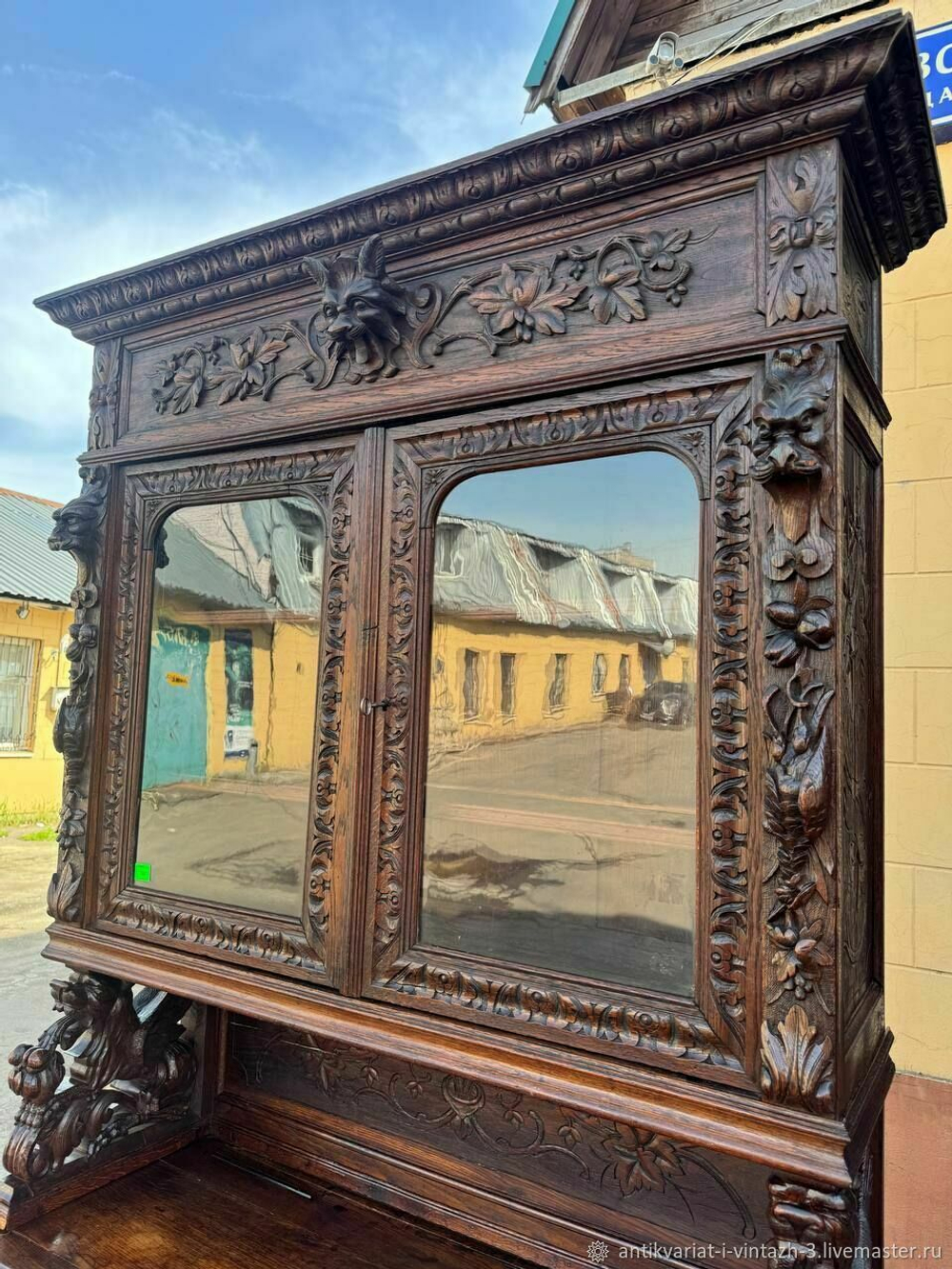 Старинный буфет