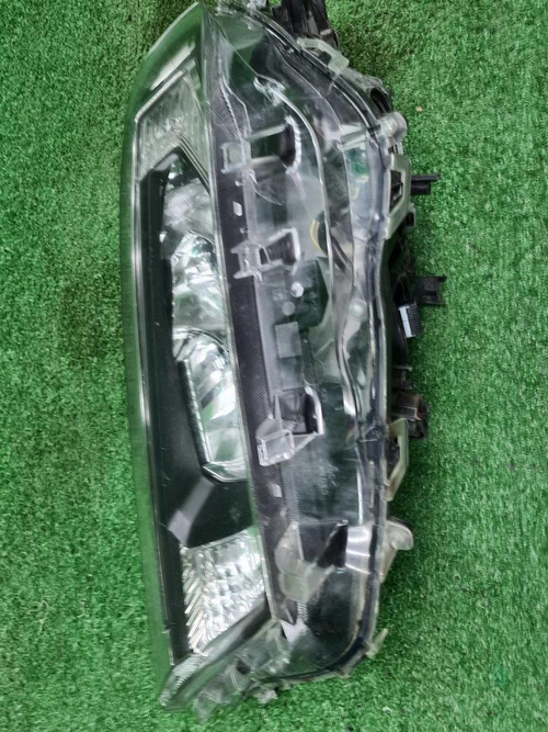 Фара левая Toyota RAV4 5 XA50 (18-нв) LED