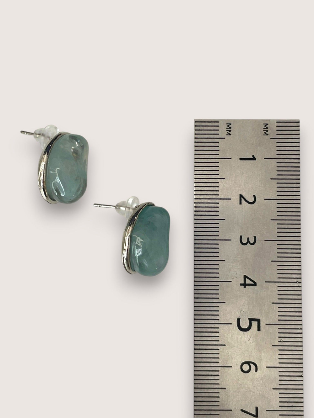 Серьги гвоздики из полимера