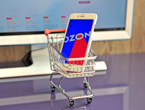 Ozon: после Нового года россияне продолжают закупаться подарками