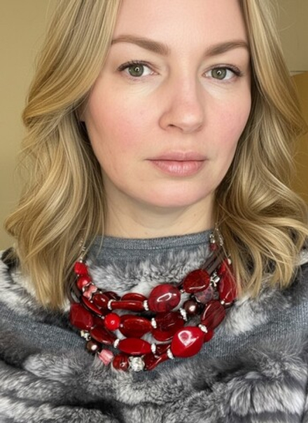 Колье из бусин на проволоке с памятью