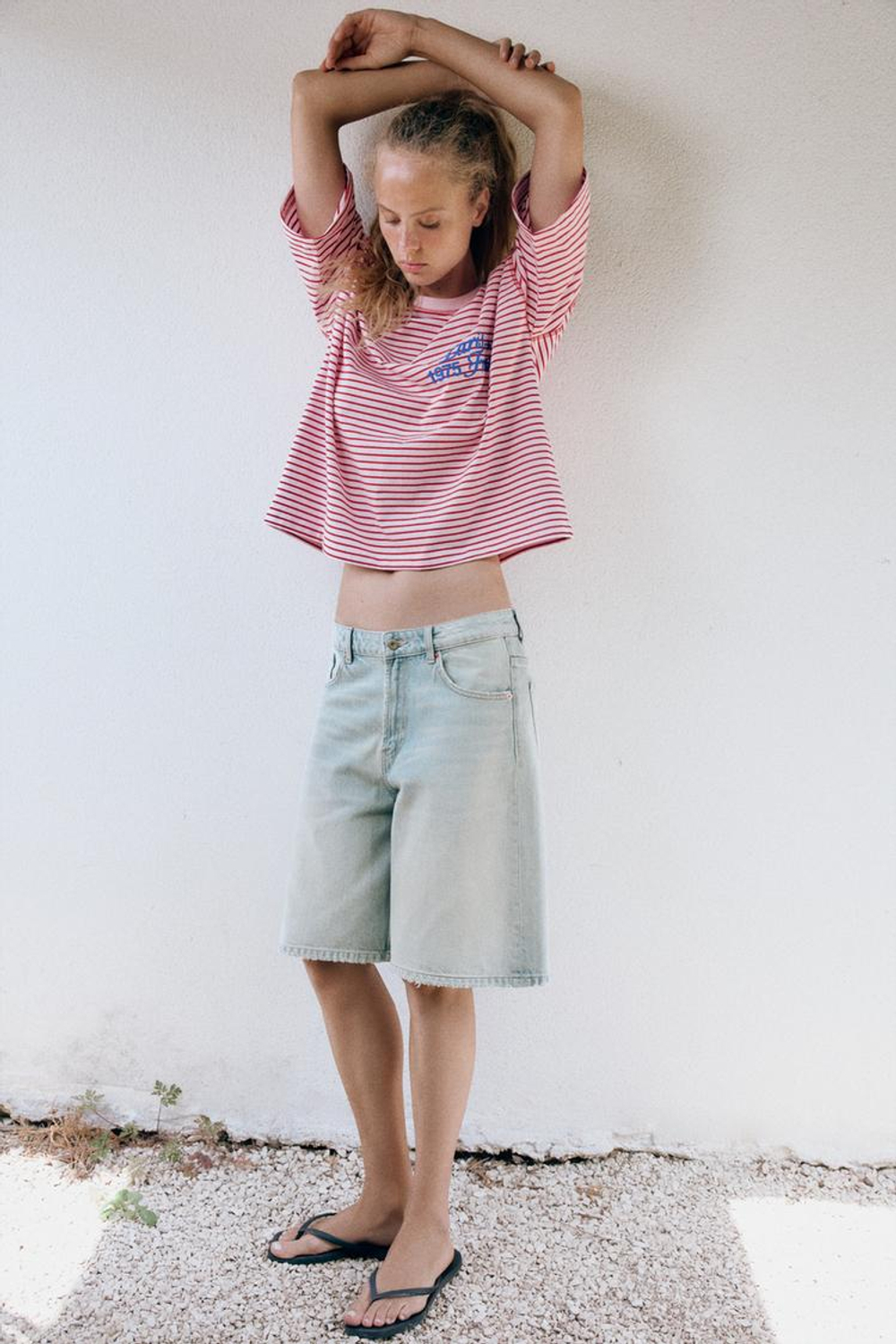ZARA ДЖИНСОВЫЕ ШОРТЫ TRF BAGGY СО СРЕДНЕЙ ПОСАДКОЙ, ГОЛУБОЙ